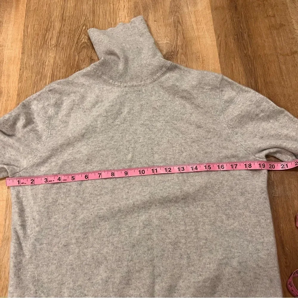 Gray Cashmere Turtleneck Sweater with Relaxed Fit size Large